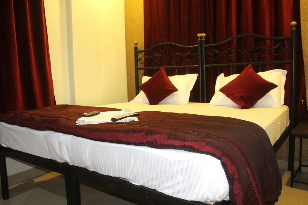 Hotel Preetam Aurangabad Eksteriør billede
