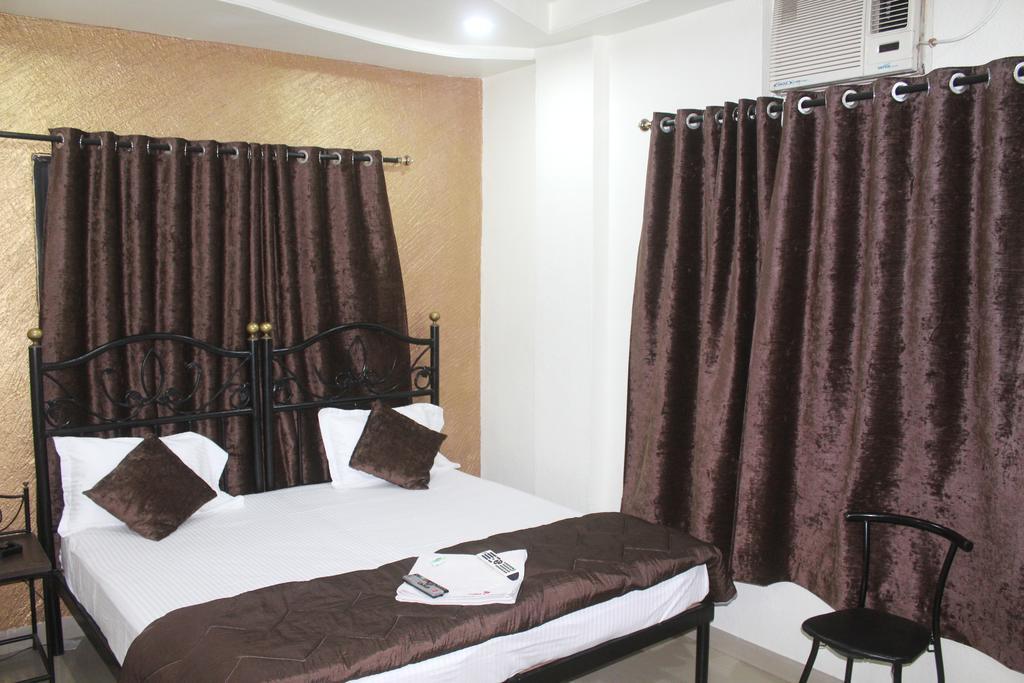 Hotel Preetam Aurangabad Eksteriør billede