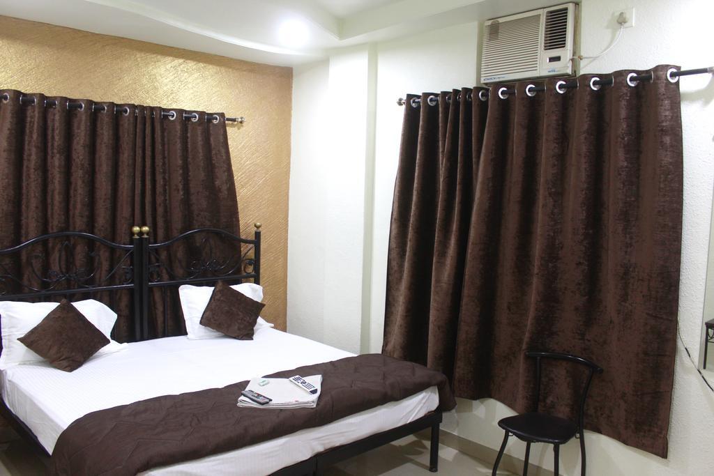 Hotel Preetam Aurangabad Eksteriør billede