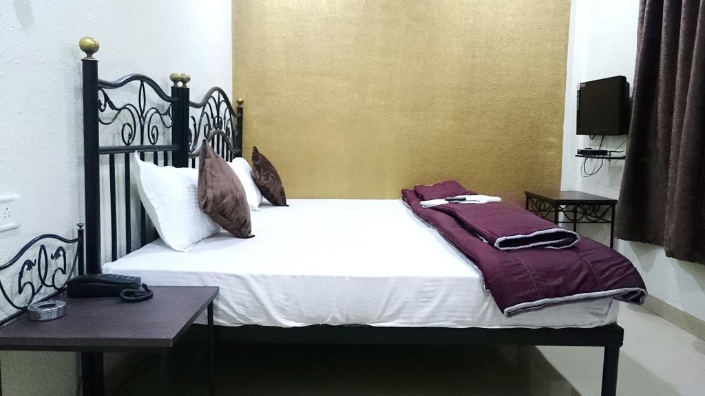 Hotel Preetam Aurangabad Eksteriør billede