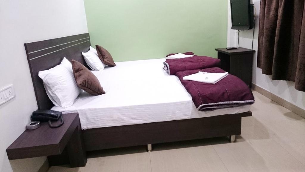 Hotel Preetam Aurangabad Eksteriør billede