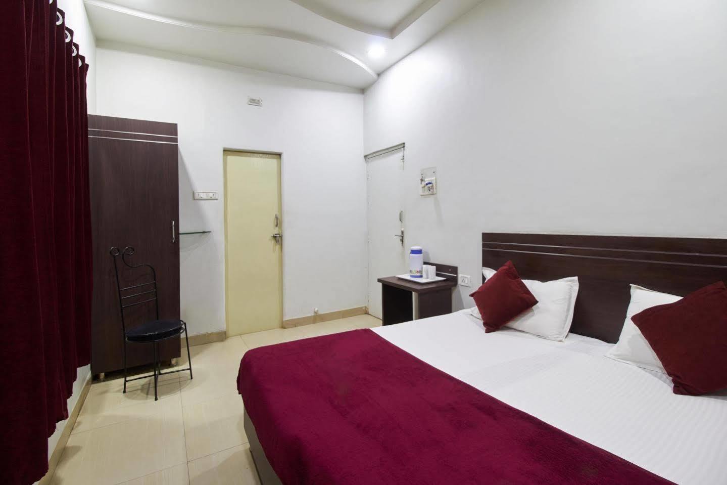 Hotel Preetam Aurangabad Eksteriør billede