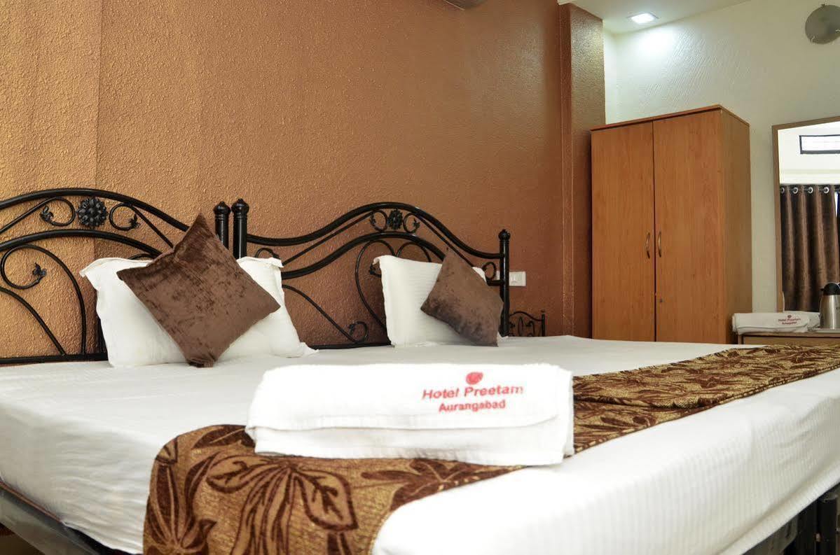 Hotel Preetam Aurangabad Eksteriør billede